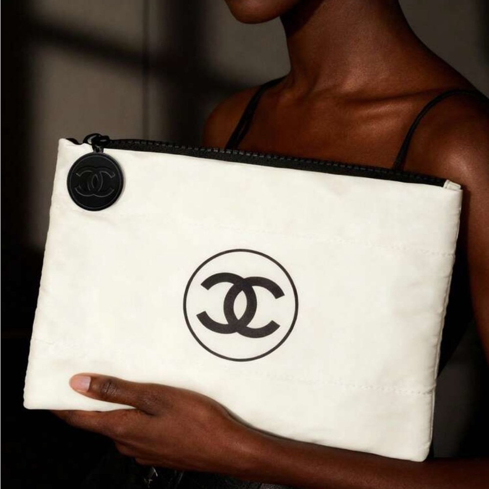 💞- Chanel white puffy makeup bag pouch clutch cosmetic case - Picture 16 of 16